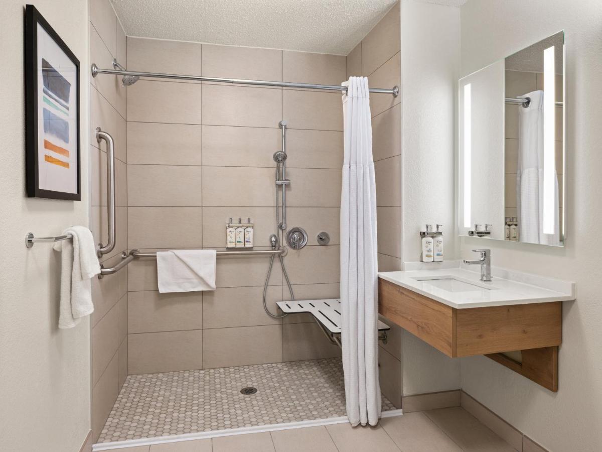 | Staybridge Suites Minneapolis-Maple Grove, an IHG Hotel