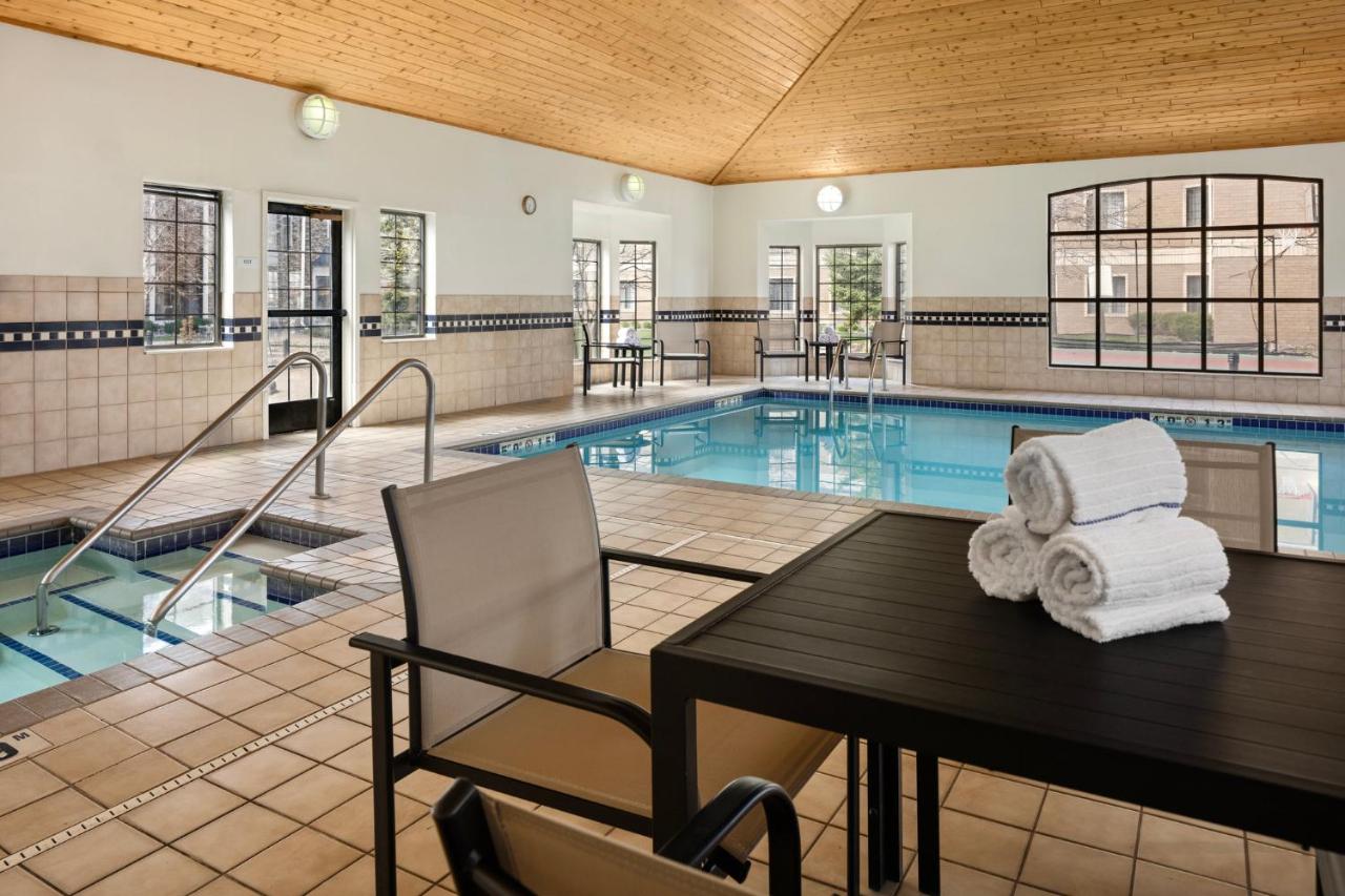 | Staybridge Suites Minneapolis-Maple Grove, an IHG Hotel