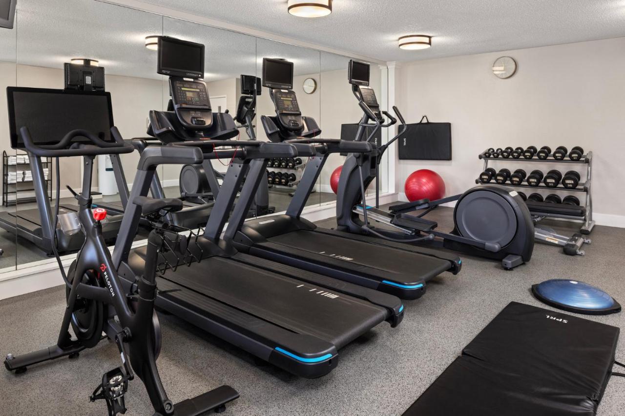 | Staybridge Suites Minneapolis-Maple Grove, an IHG Hotel
