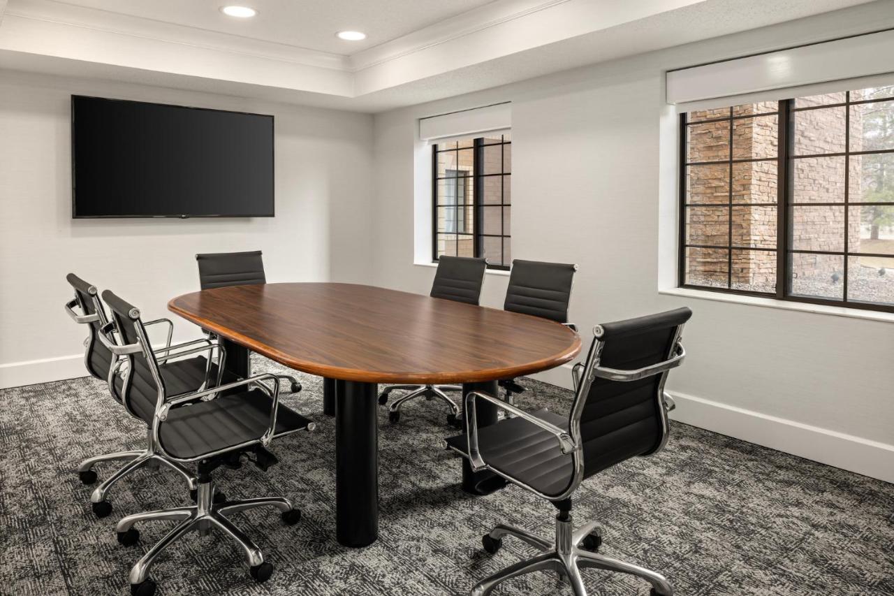 | Staybridge Suites Minneapolis-Maple Grove, an IHG Hotel