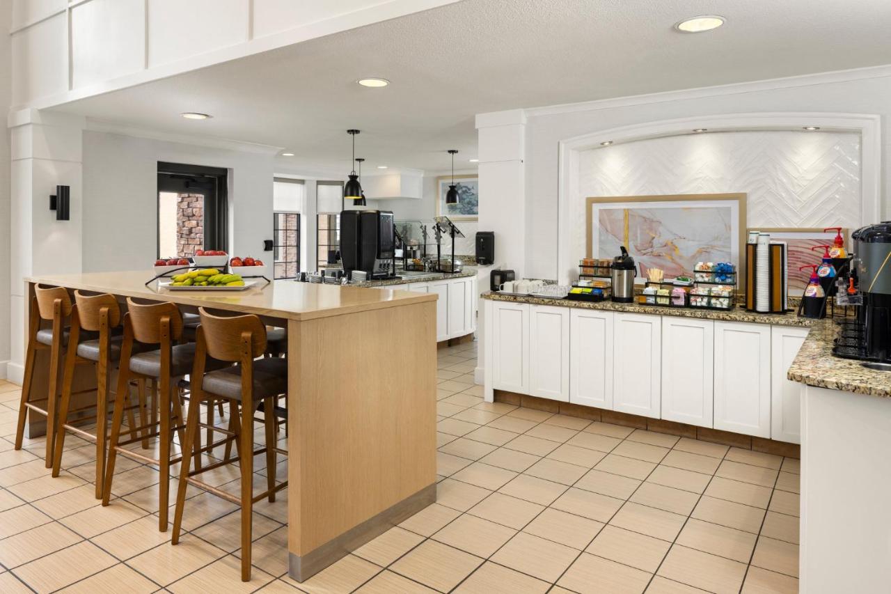 | Staybridge Suites Minneapolis-Maple Grove, an IHG Hotel