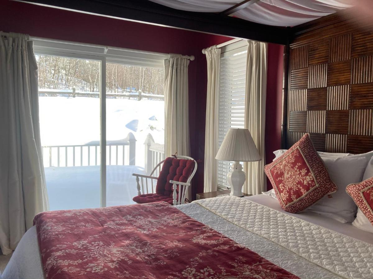 | Deerhill Inn