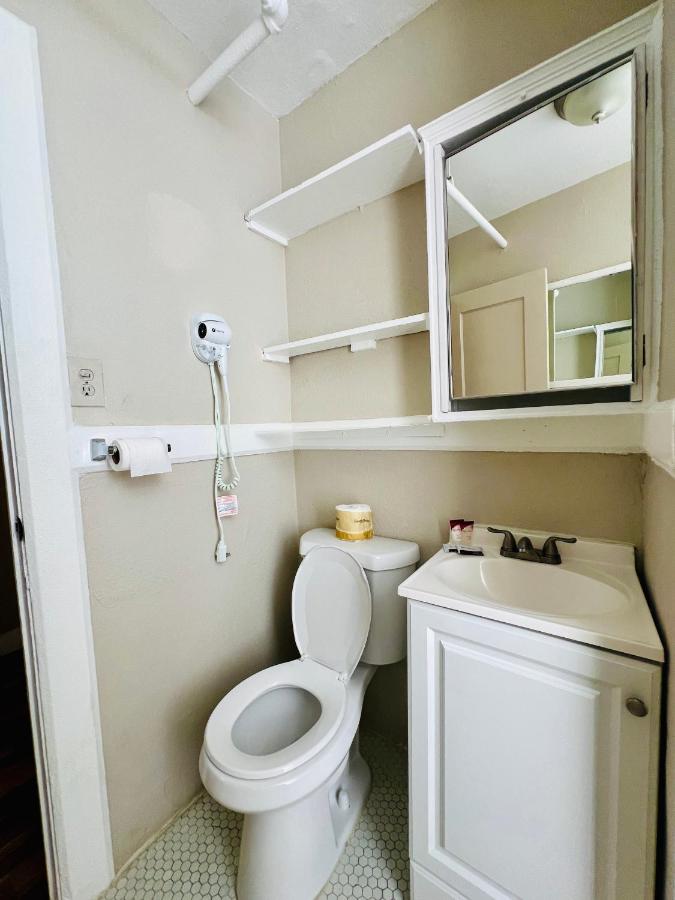 Queen Room with Private Bathroom at Admiral Hotel
