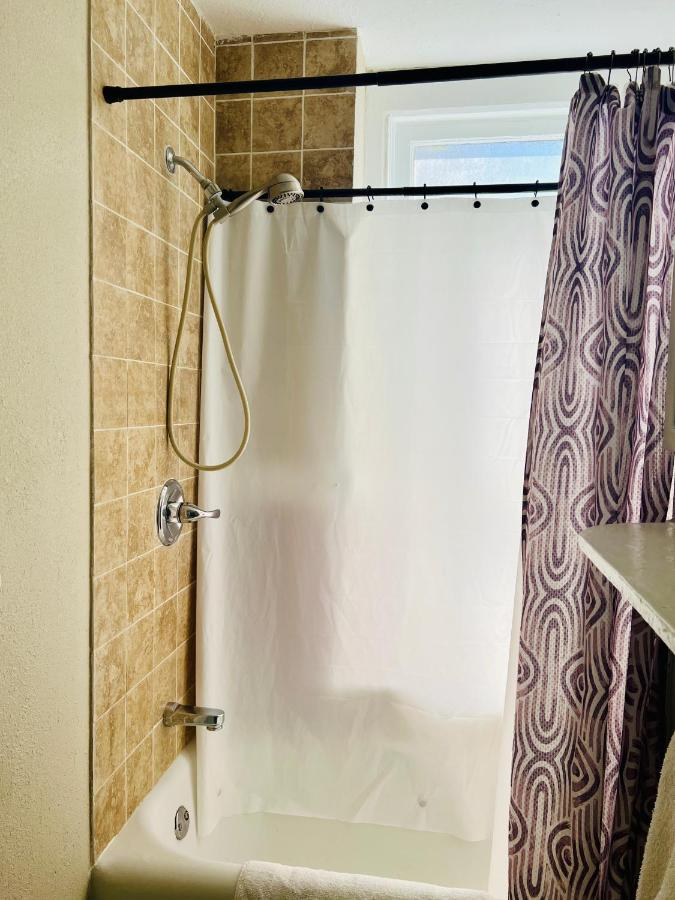 Queen Room with Private Bathroom at Admiral Hotel