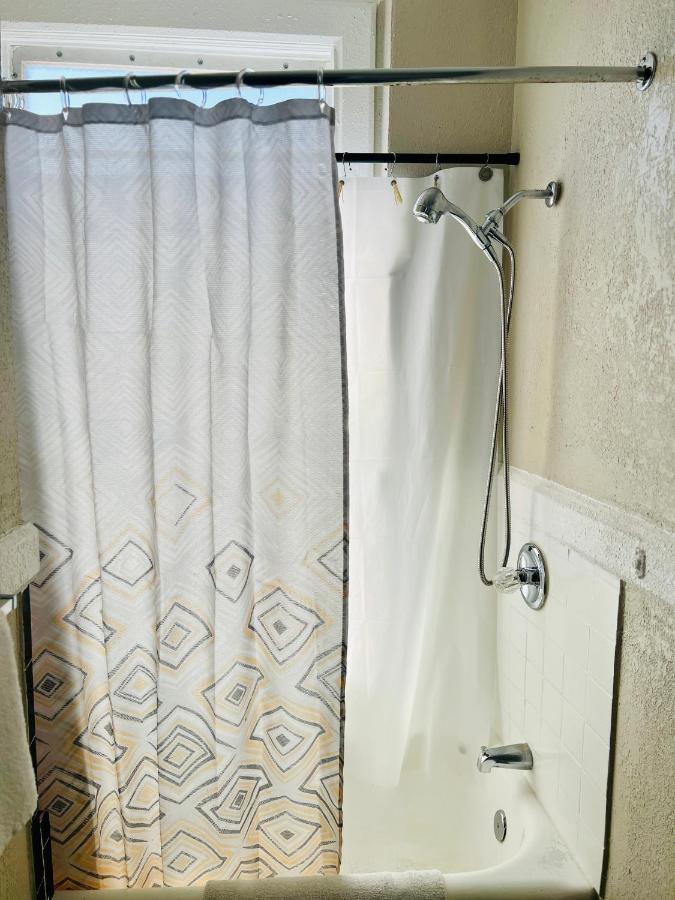 Queen Room with Private Bathroom at Admiral Hotel