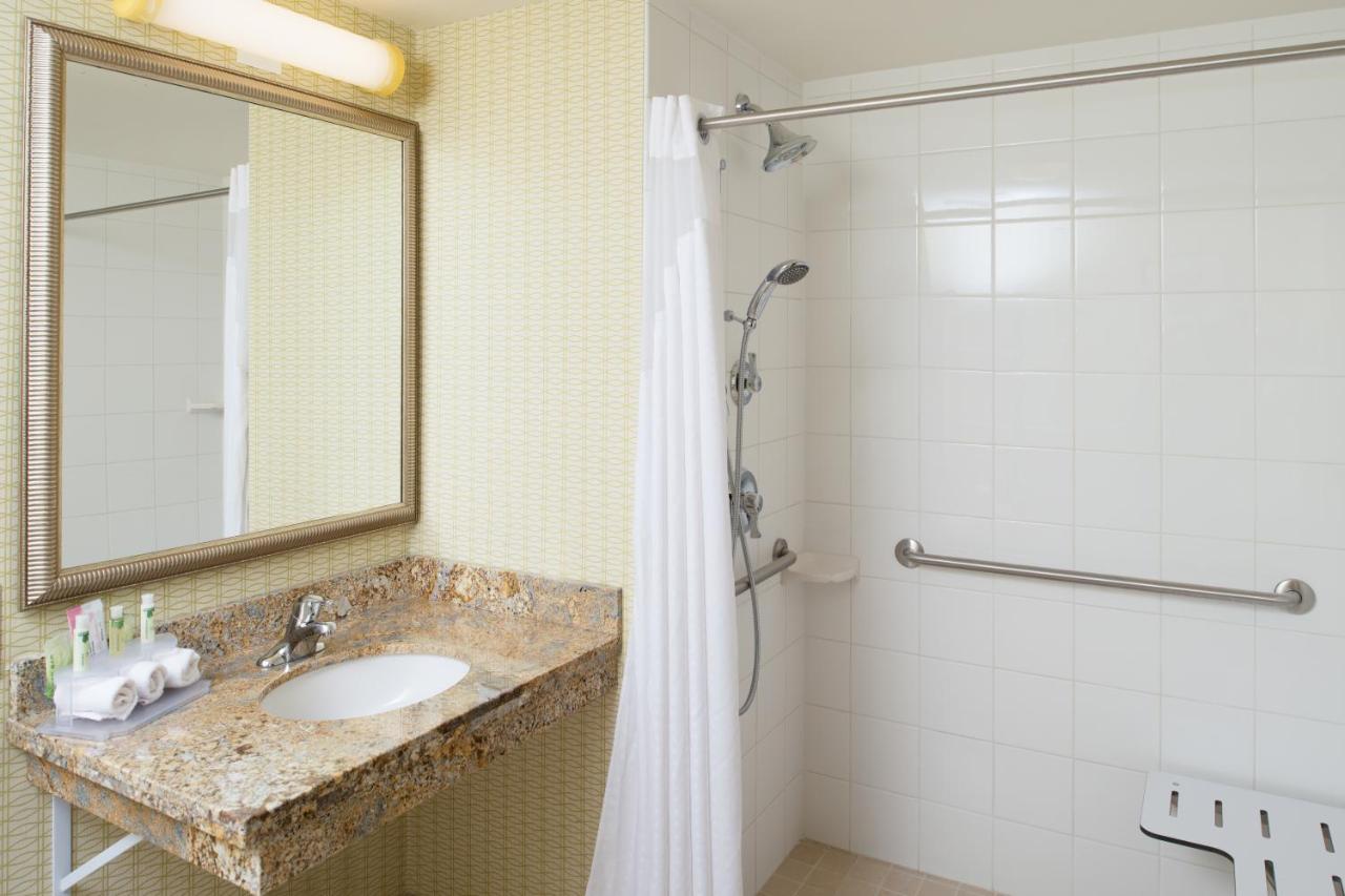 King Room - Disability Access at Glacier Peaks Hotel