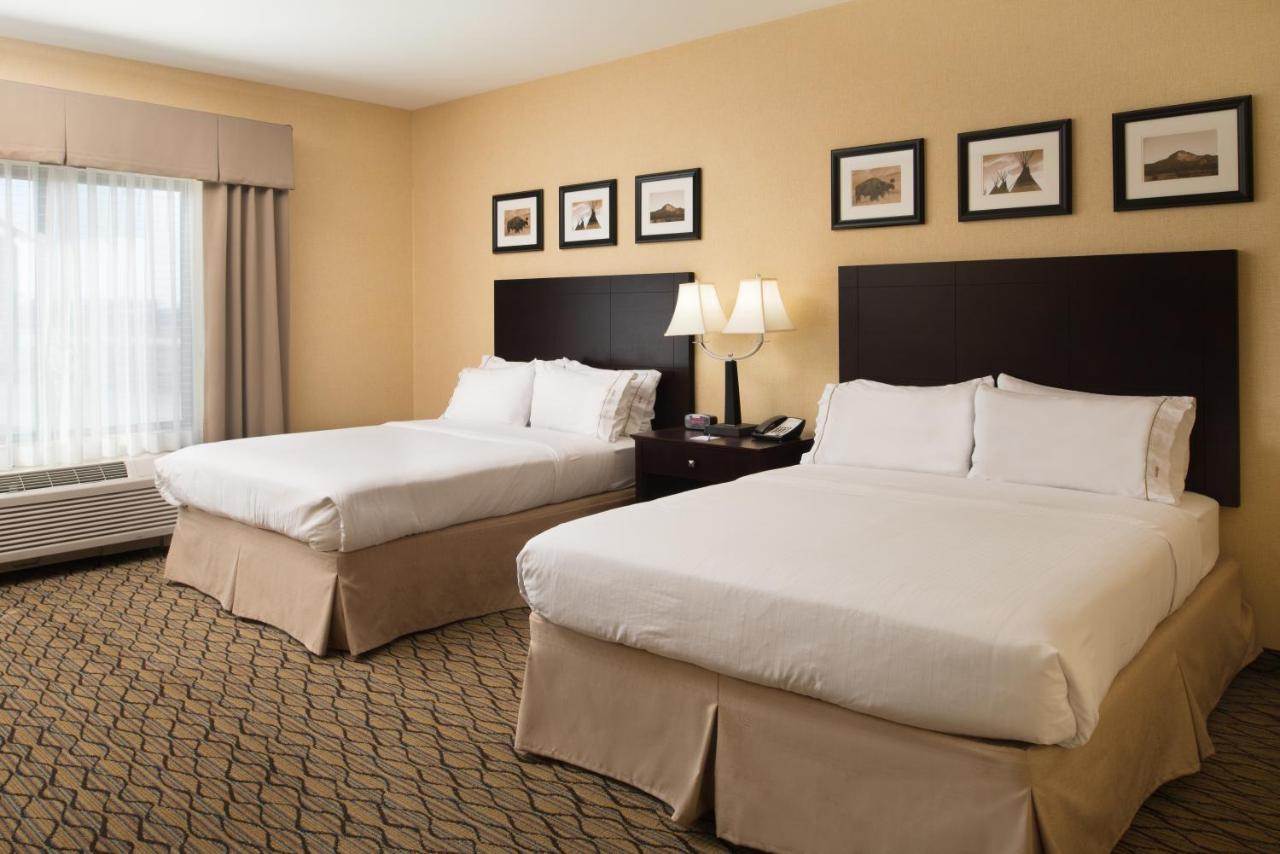 Queen Room with Two Queen Beds - Disability Access at Glacier Peaks Hotel