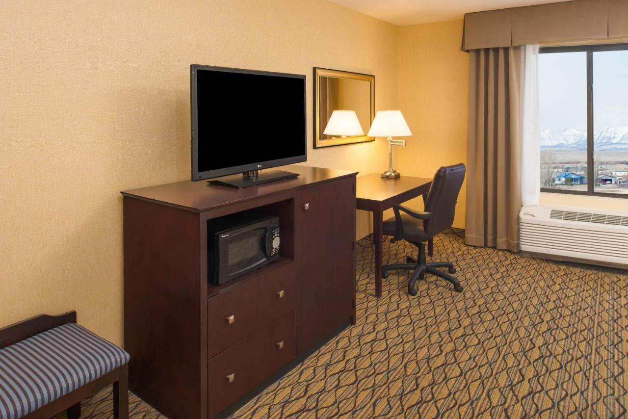 King Room - Disability Access at Glacier Peaks Hotel
