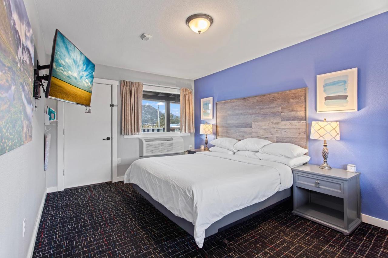 King Suite at Coyote Mountain Lodge