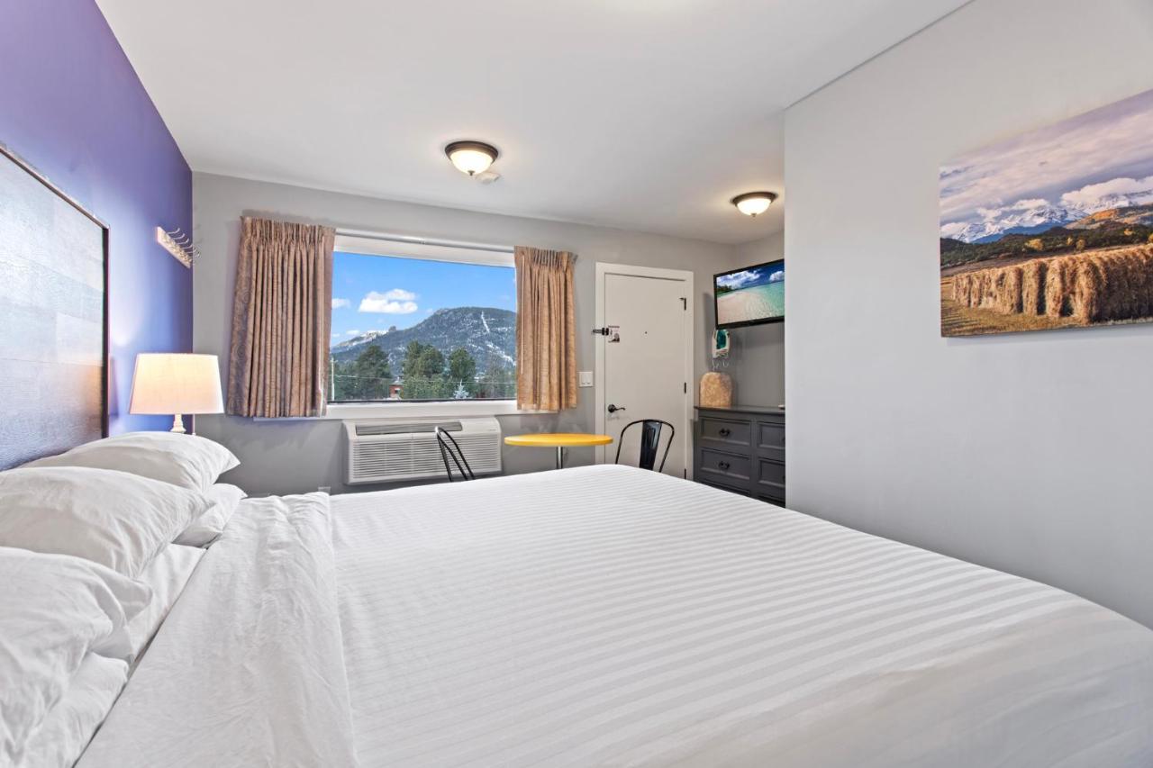 Standard Queen Room at Coyote Mountain Lodge