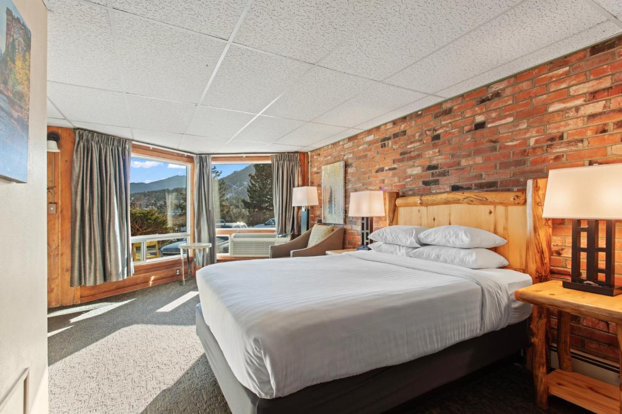 Standard King Room at Discovery Lodge