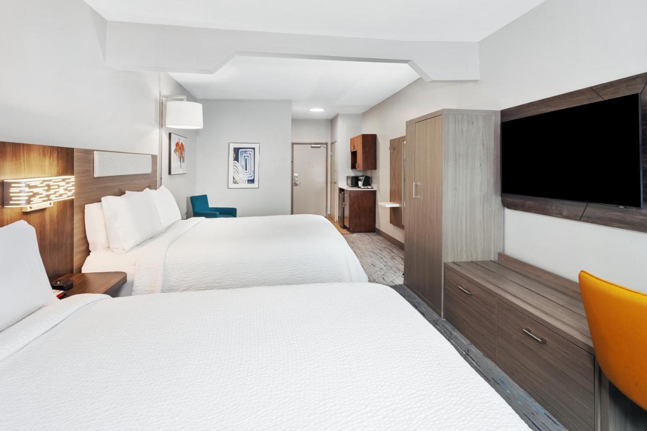 | Holiday Inn Express & Suites Carmel North – Westfield, an IHG Hotel