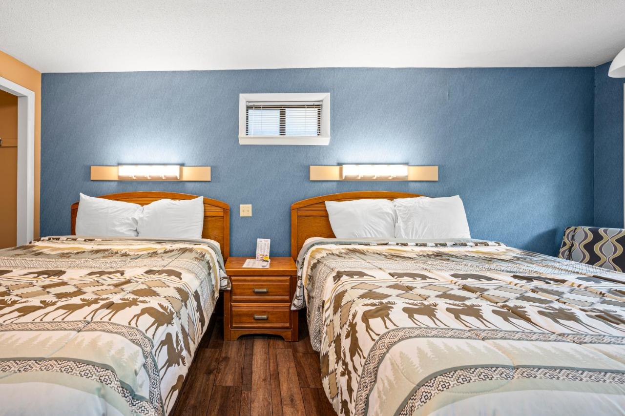 | Carr's Northside Hotel and Cottages