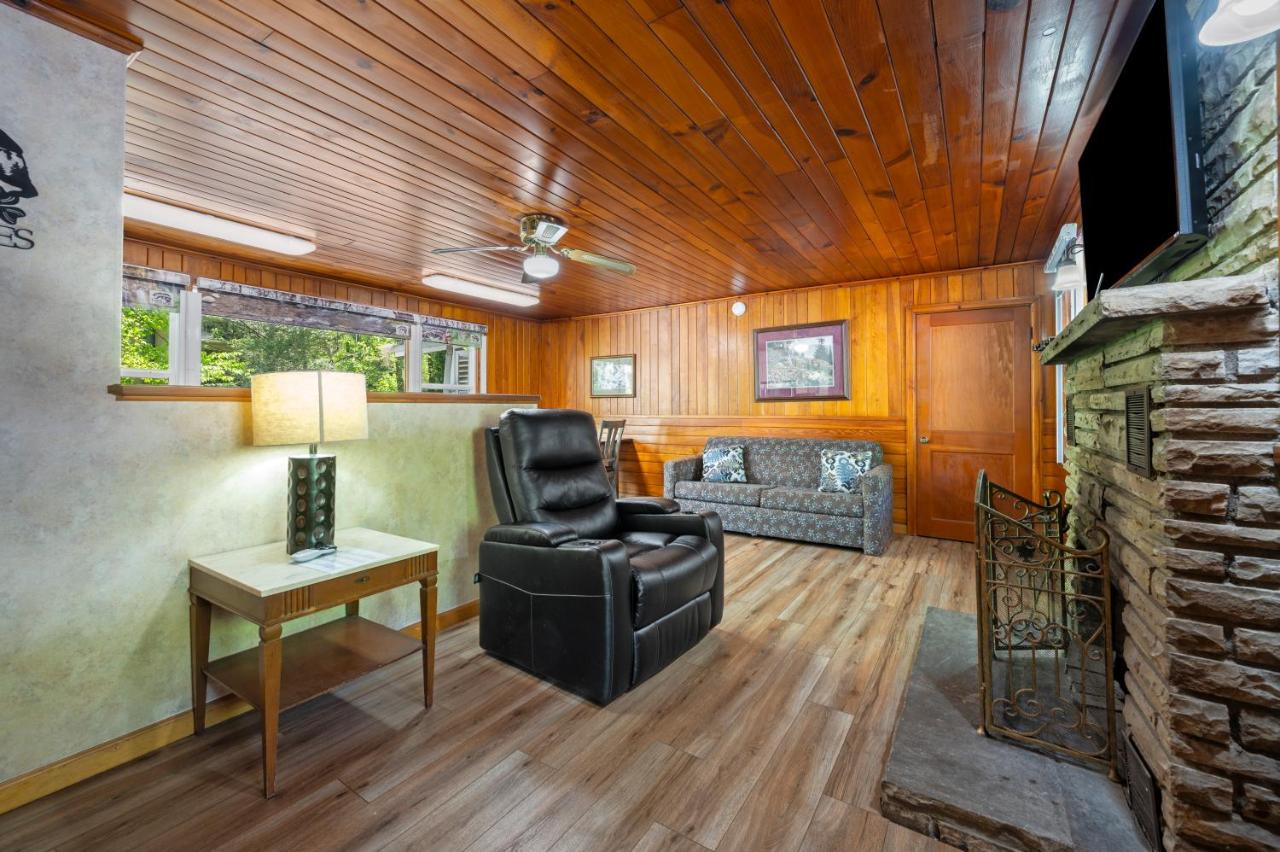 | Carr's Northside Hotel and Cottages
