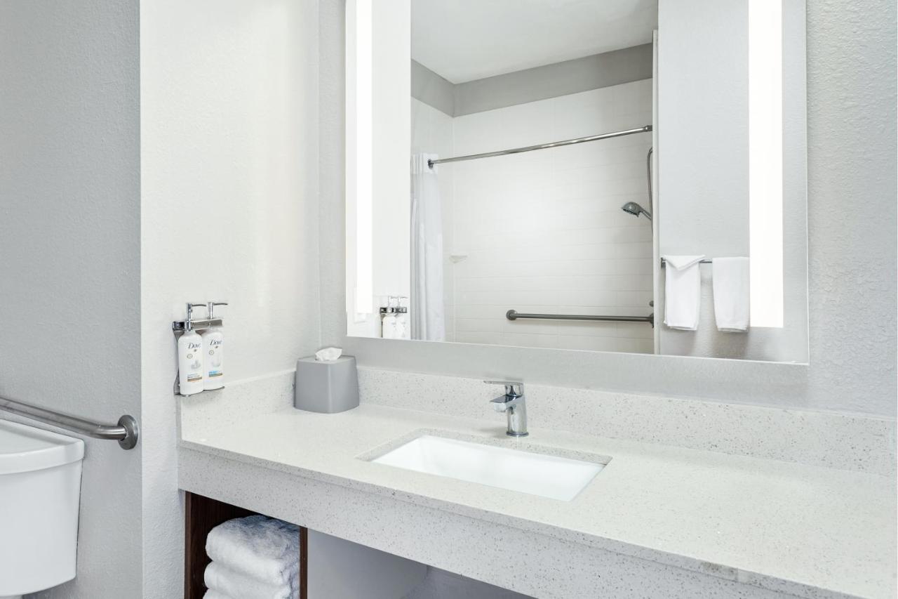  | Holiday Inn Express & Suites Carmel North – Westfield, an IHG Hotel