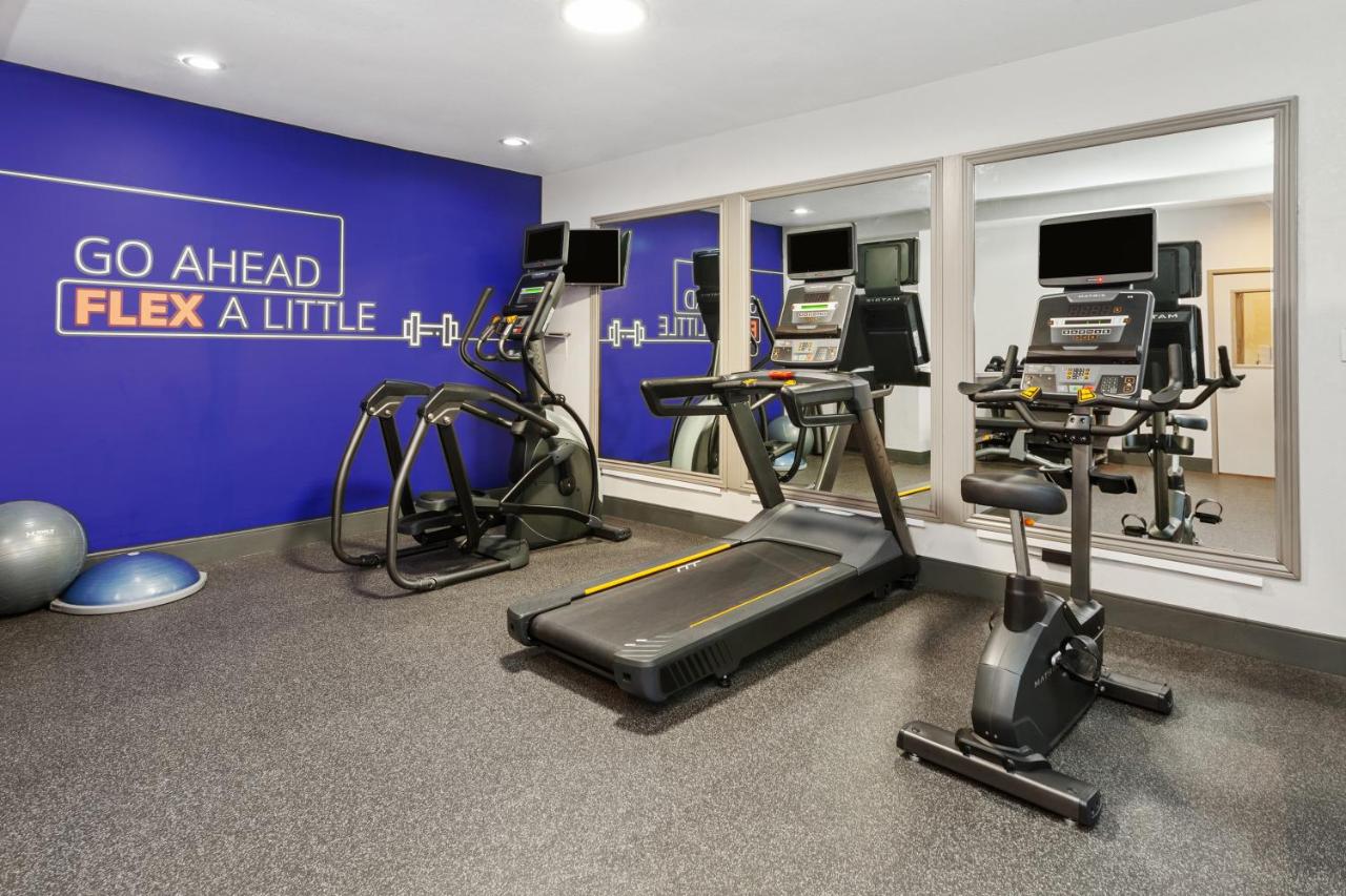 | Holiday Inn Express & Suites Carmel North – Westfield, an IHG Hotel