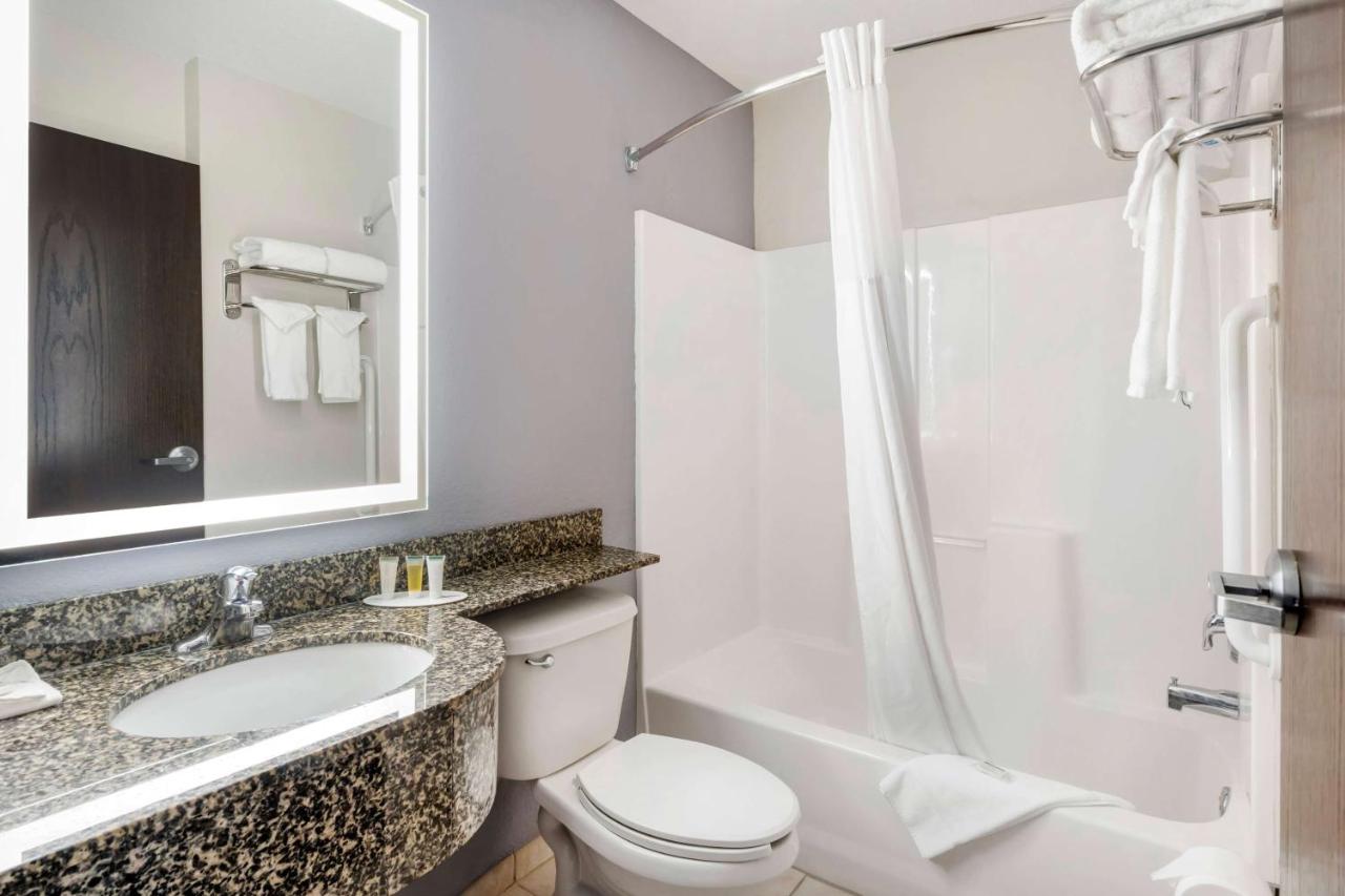 | Microtel Inn & Suites by Wyndham Brooksville