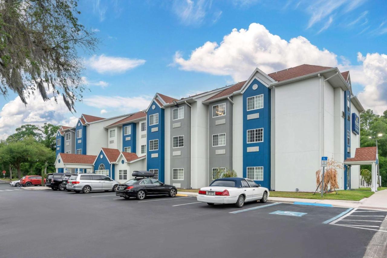 | Microtel Inn & Suites by Wyndham Brooksville
