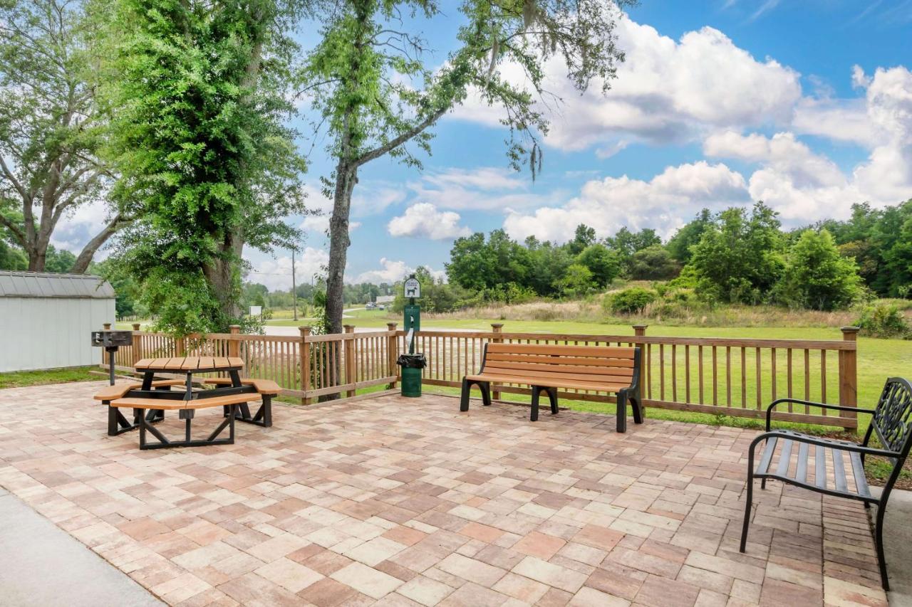 | Microtel Inn & Suites by Wyndham Brooksville