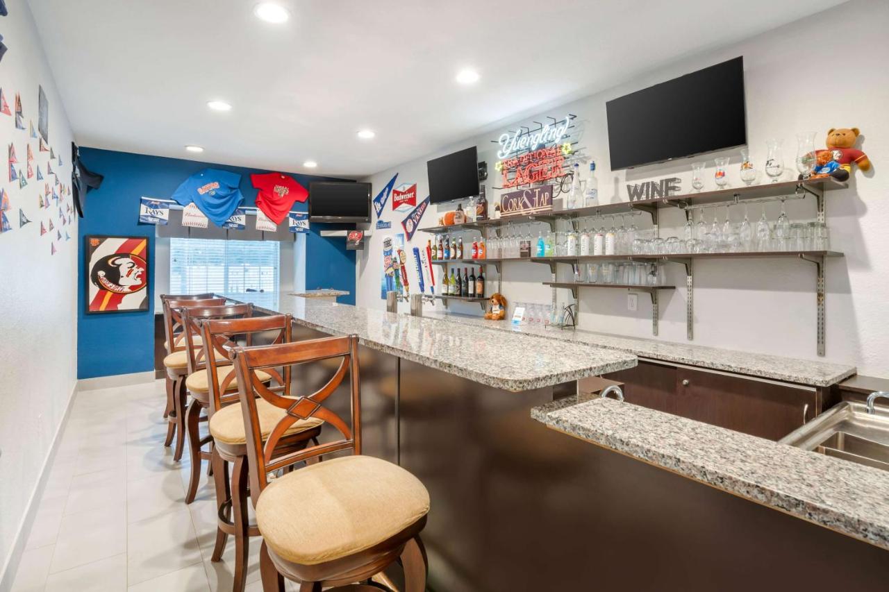 | Microtel Inn & Suites by Wyndham Brooksville
