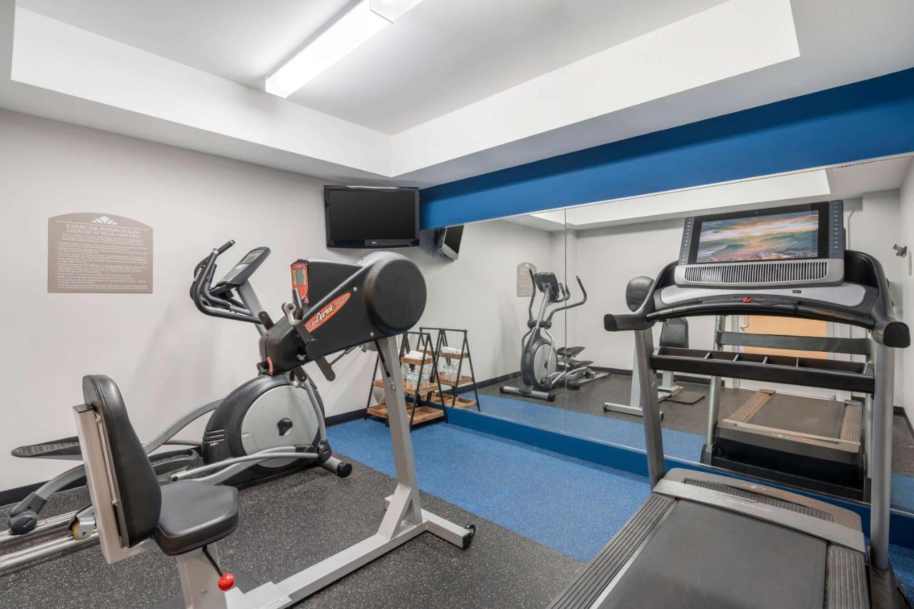 | Microtel Inn & Suites by Wyndham Brooksville