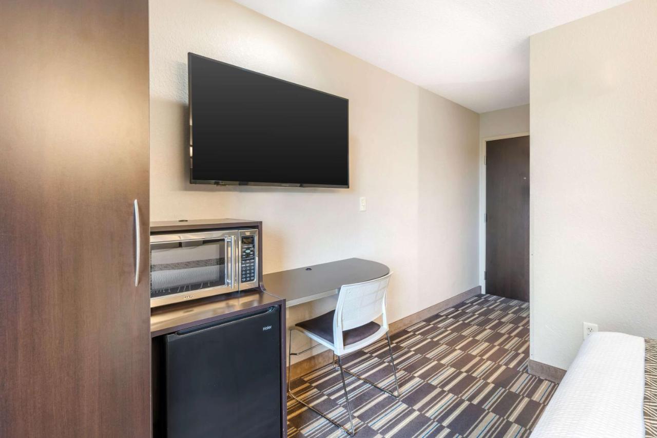 | Microtel Inn & Suites by Wyndham Brooksville