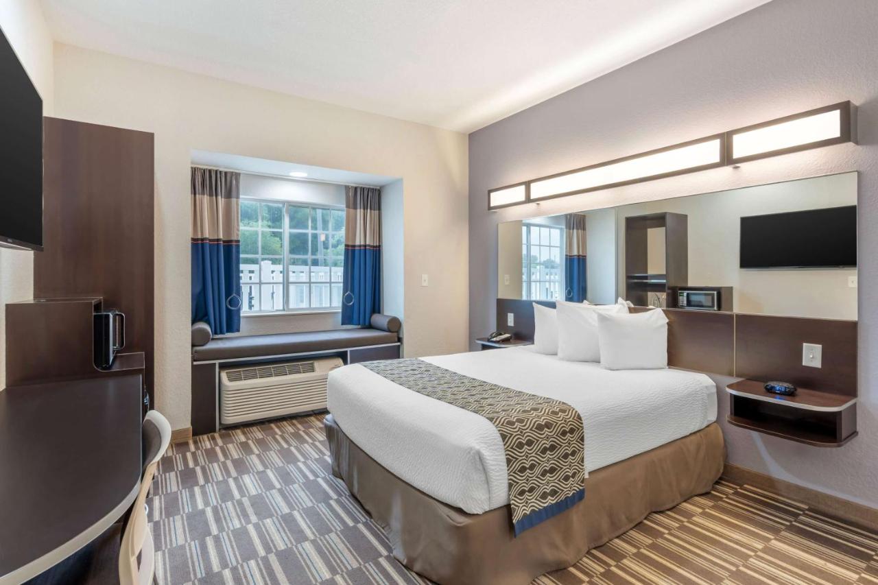 | Microtel Inn & Suites by Wyndham Brooksville