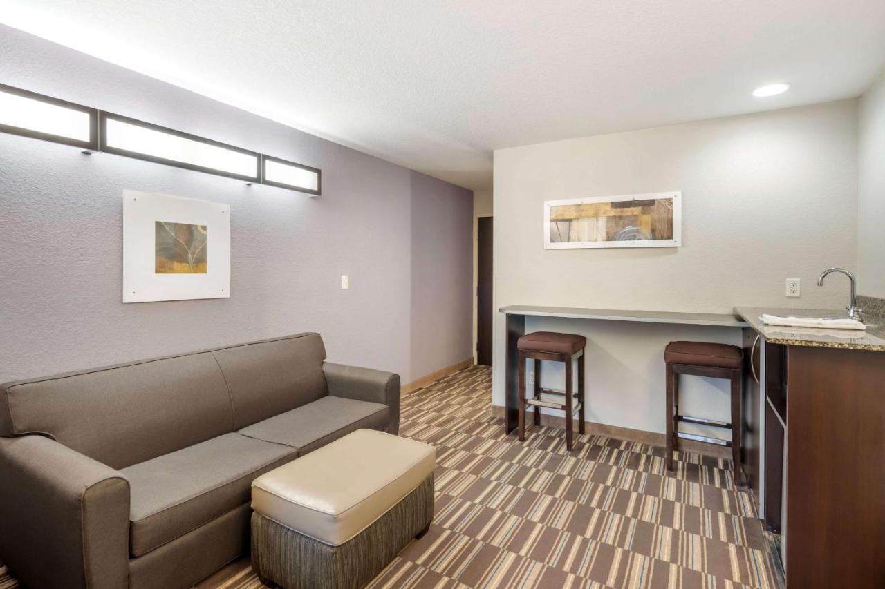 | Microtel Inn & Suites by Wyndham Brooksville