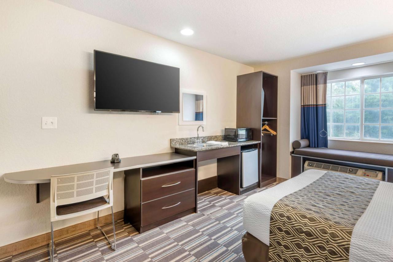 | Microtel Inn & Suites by Wyndham Brooksville