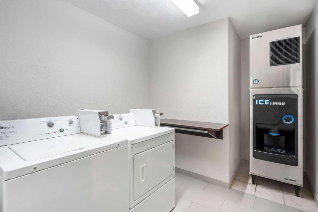 | Microtel Inn & Suites by Wyndham Brooksville