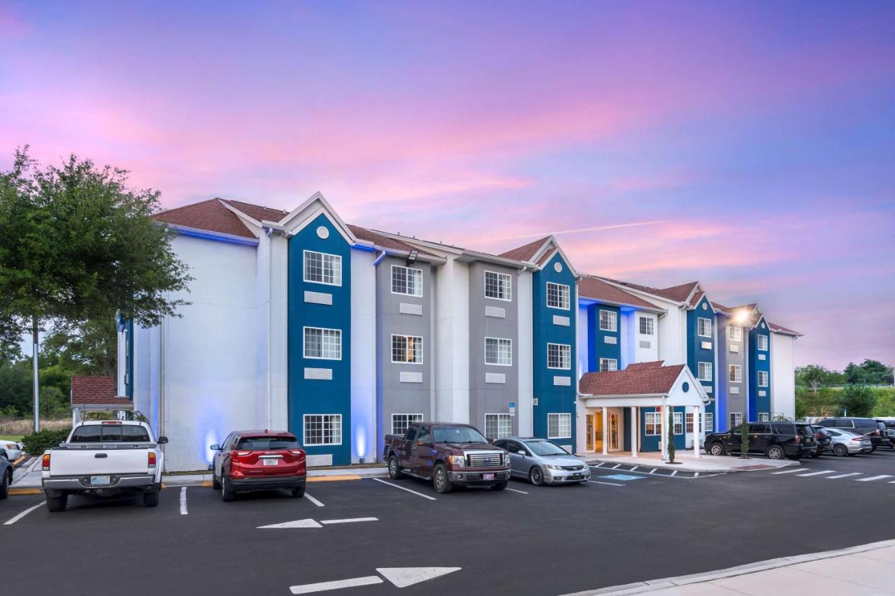 | Microtel Inn & Suites by Wyndham Brooksville