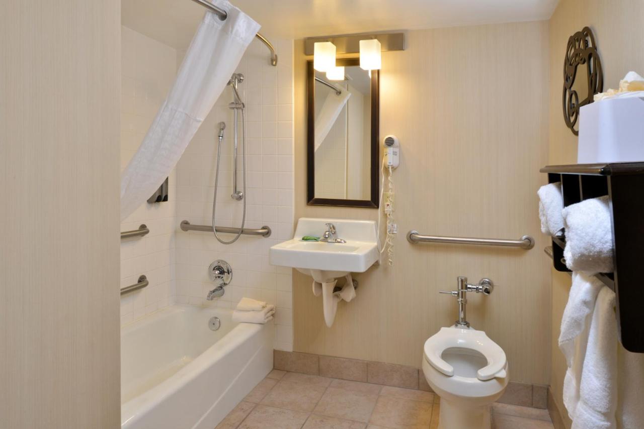 | Hawthorne Inn & Conference Center