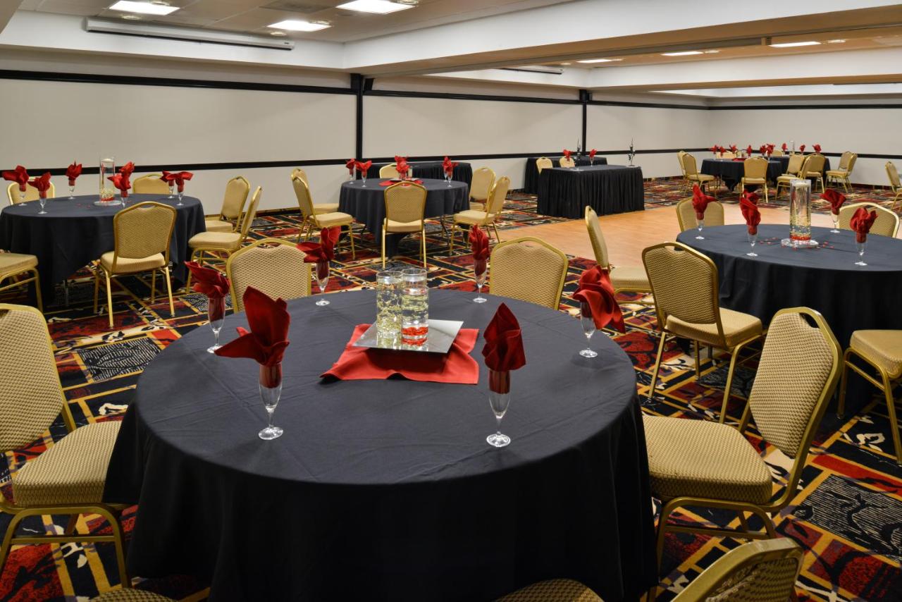 | Hawthorne Inn & Conference Center