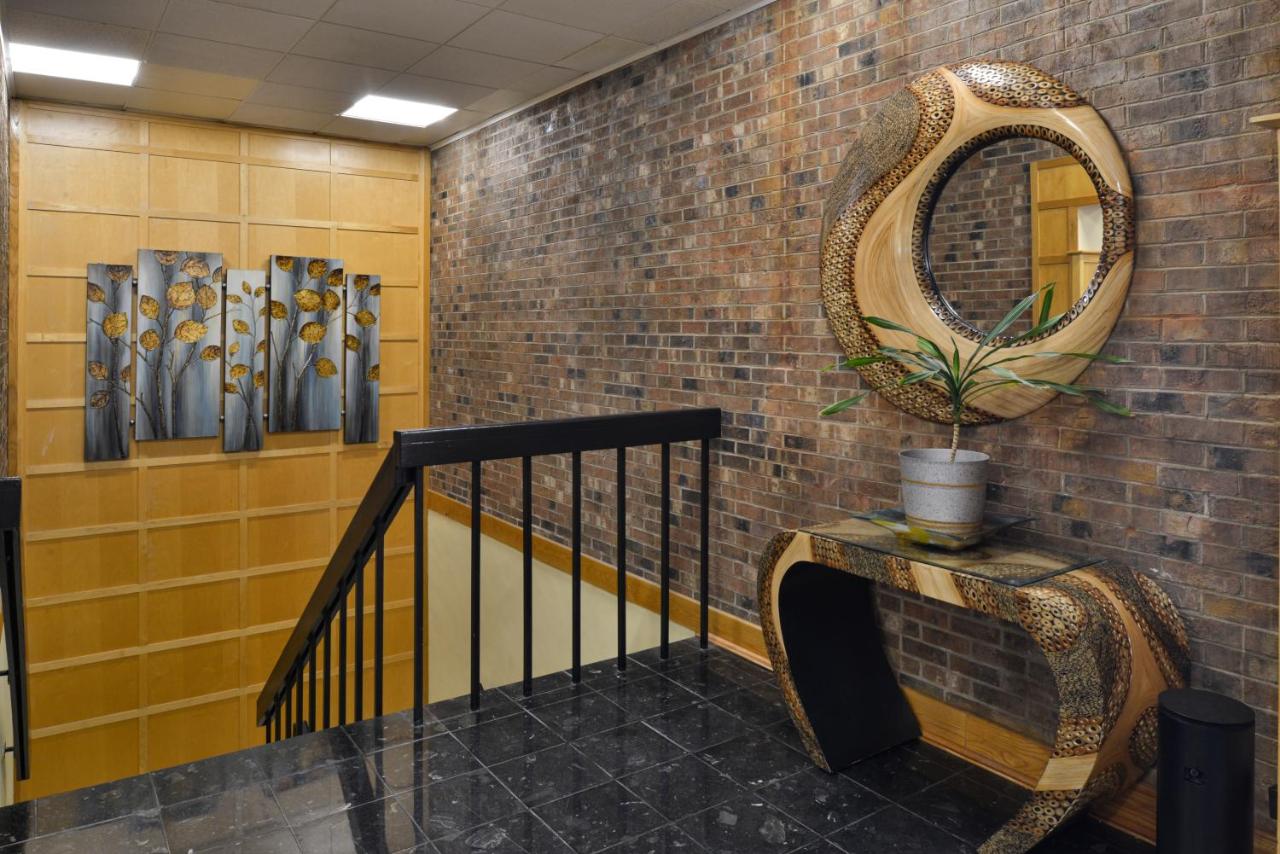 | Hawthorne Inn & Conference Center