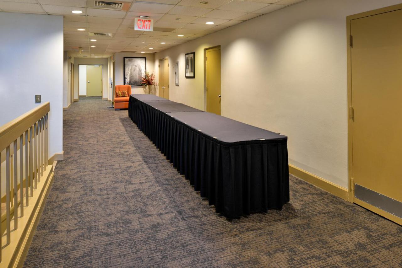 | Hawthorne Inn & Conference Center