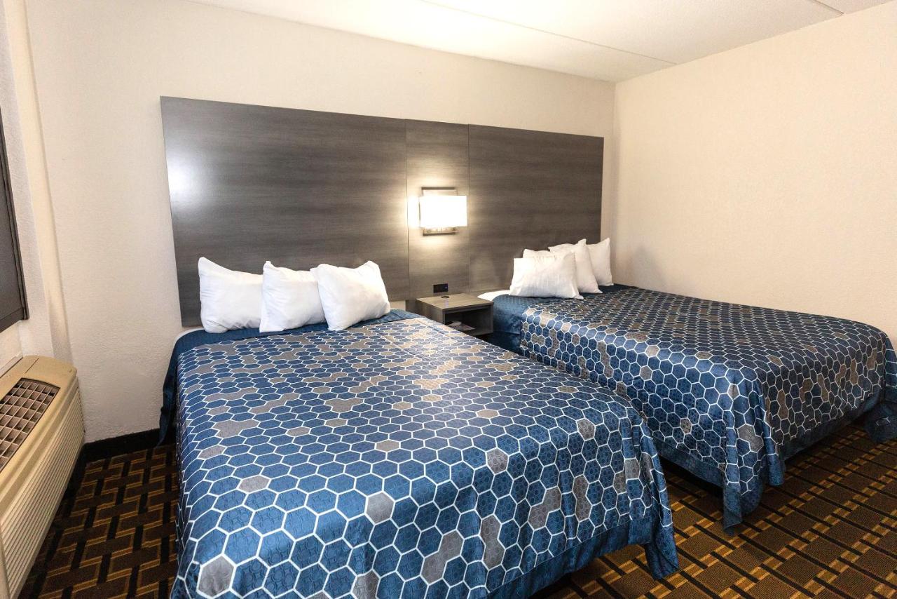 Deluxe Double Room with Two Double Beds at Coratel Inn & Suites by Jasper Mankato