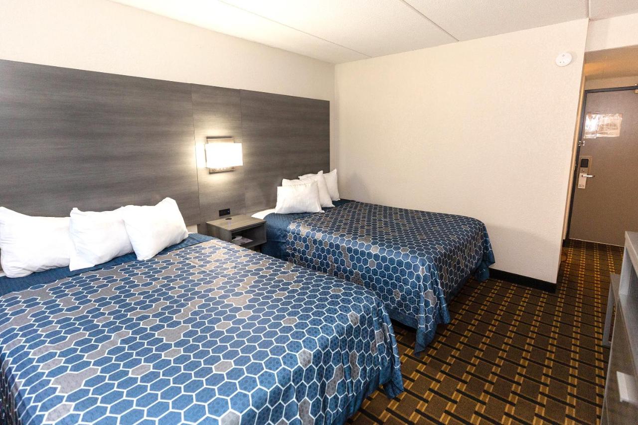 Deluxe Double Room with Two Double Beds at Coratel Inn & Suites by Jasper Mankato