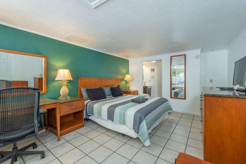 King Studio at Geneva Hotel & Tiki Bar