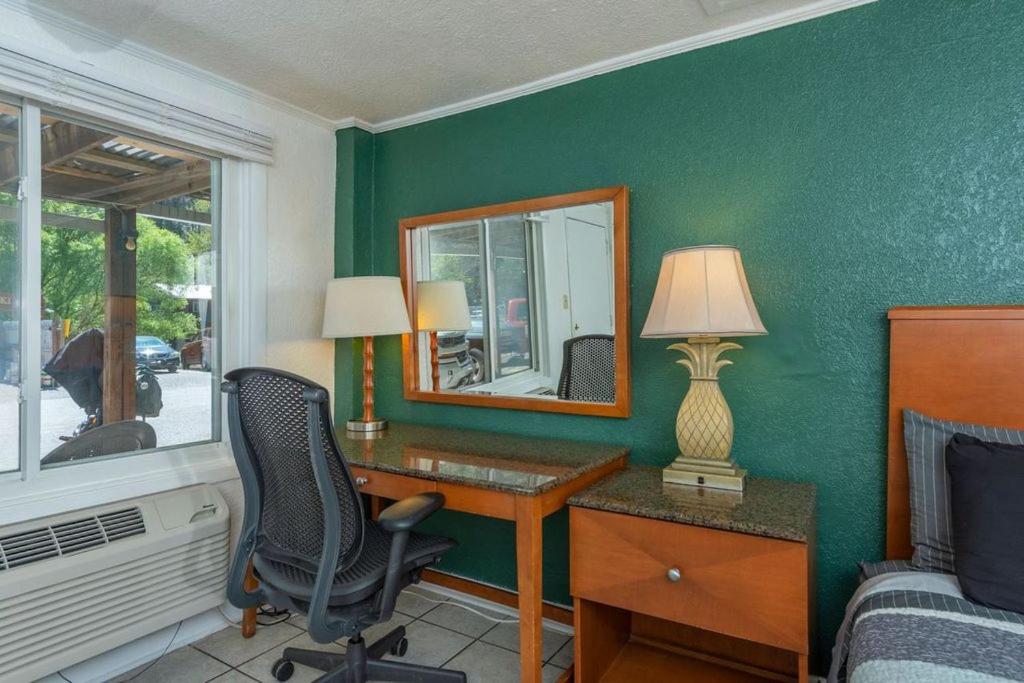 King Studio at Geneva Hotel & Tiki Bar