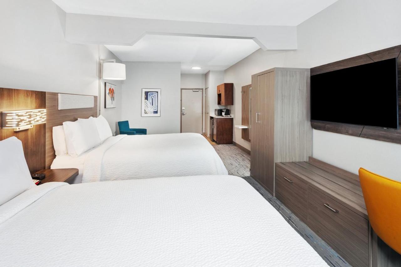 | Holiday Inn Express & Suites Carmel North – Westfield, an IHG Hotel