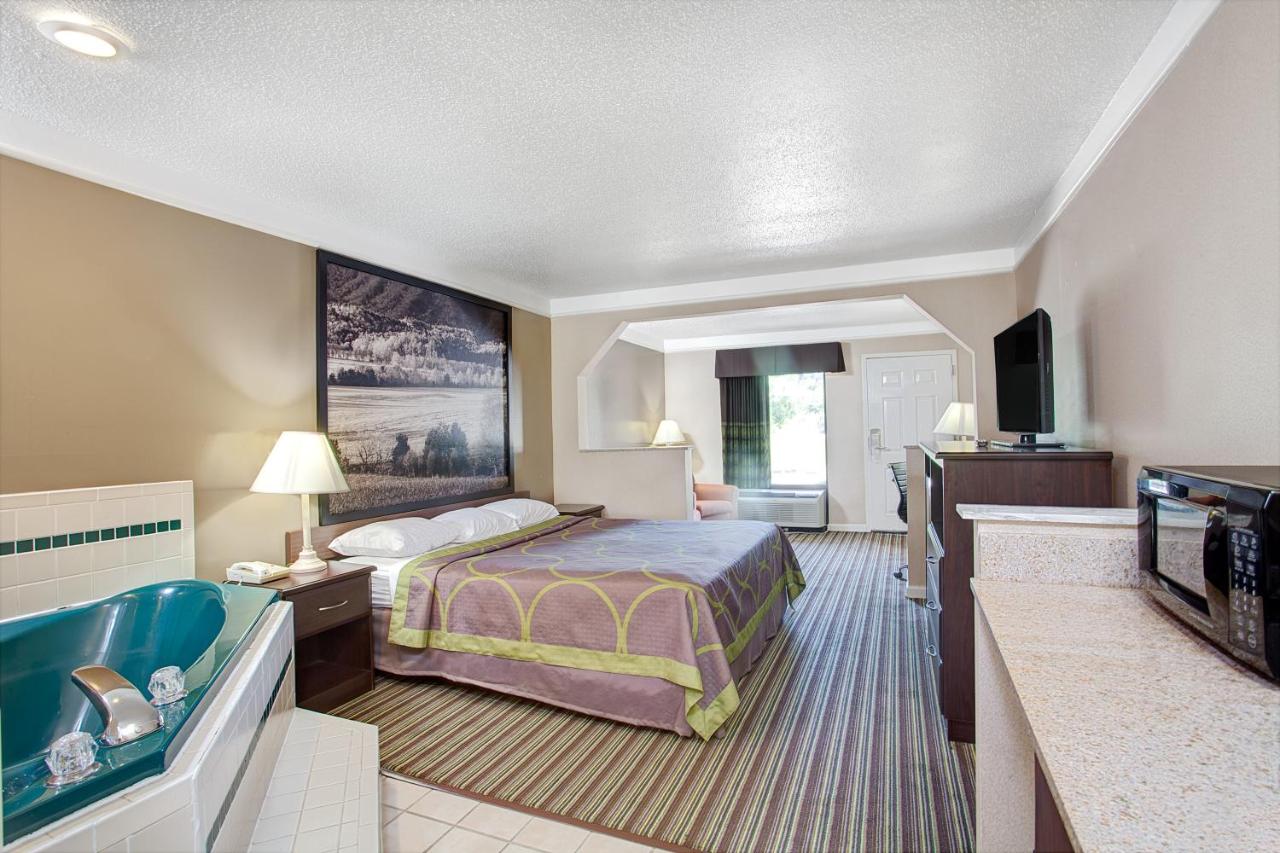 1 King Bed, Deluxe Studio Suite, Non-Smoking at Super 8 by Wyndham Knoxville East