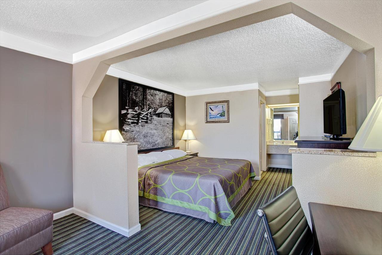 | Super 8 by Wyndham Knoxville East