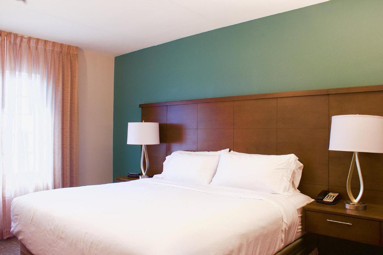 Queen Studio - Disability Access/Non-Smoking at Staybridge Suites Chattanooga at Hamilton Place by IHG