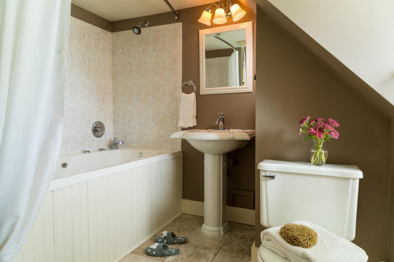  | Inn at Pleasant Lake