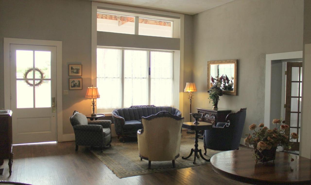 | The Hotel Limpia