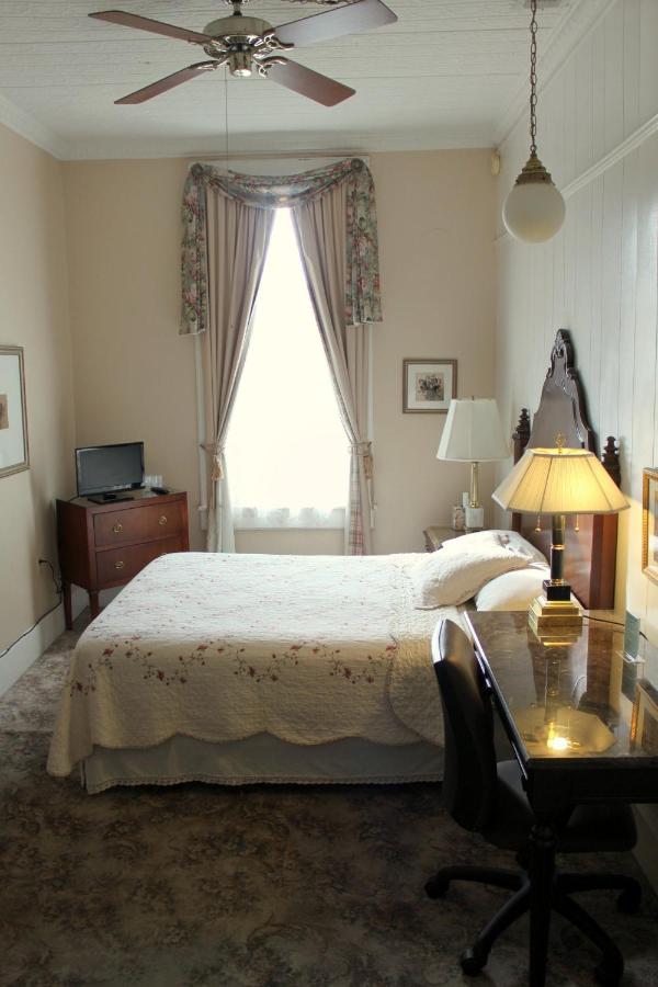 | The Hotel Limpia
