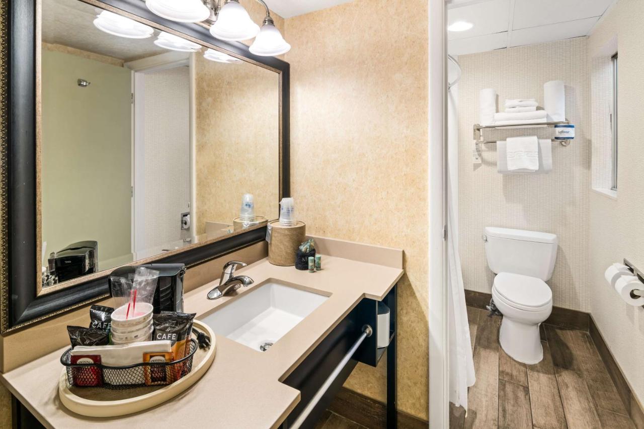 Queen Room with Two Queen Beds - Pet Friendly at Best Western Coral Hills