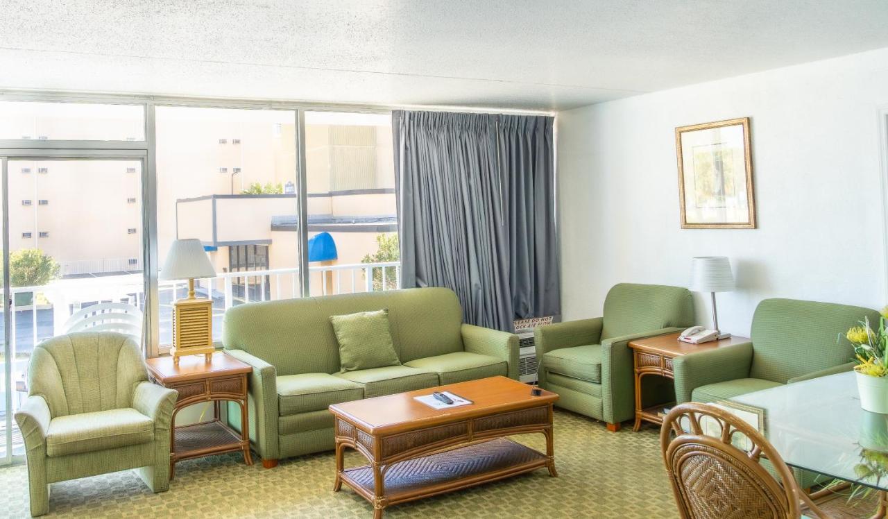 | Beach Club at Montego Inn