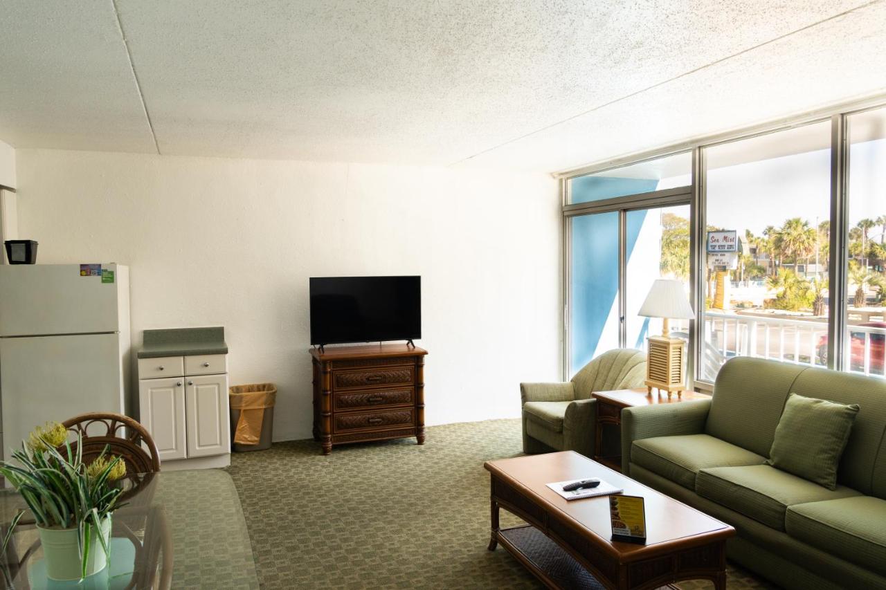 | Beach Club at Montego Inn