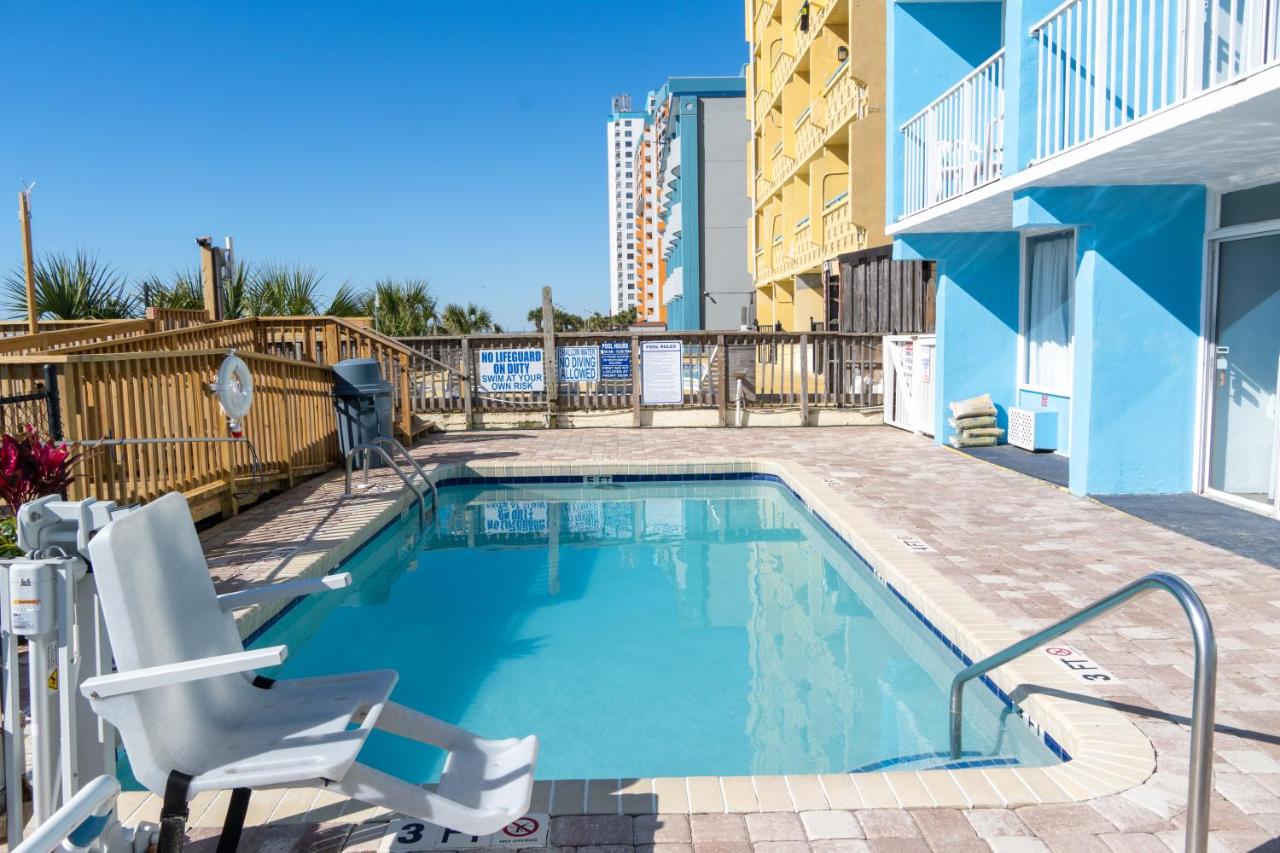 | Beach Club at Montego Inn